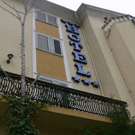 Art Hotel Nirvana Tirana Esterno foto