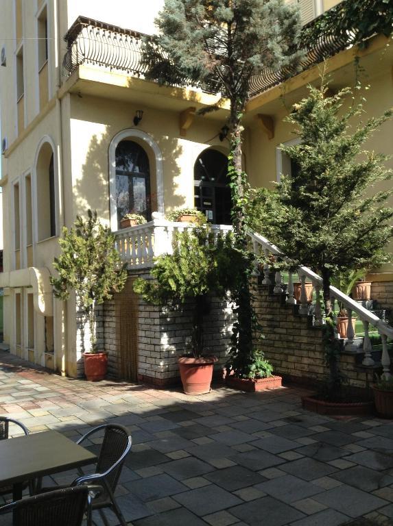 Art Hotel Nirvana Tirana Esterno foto